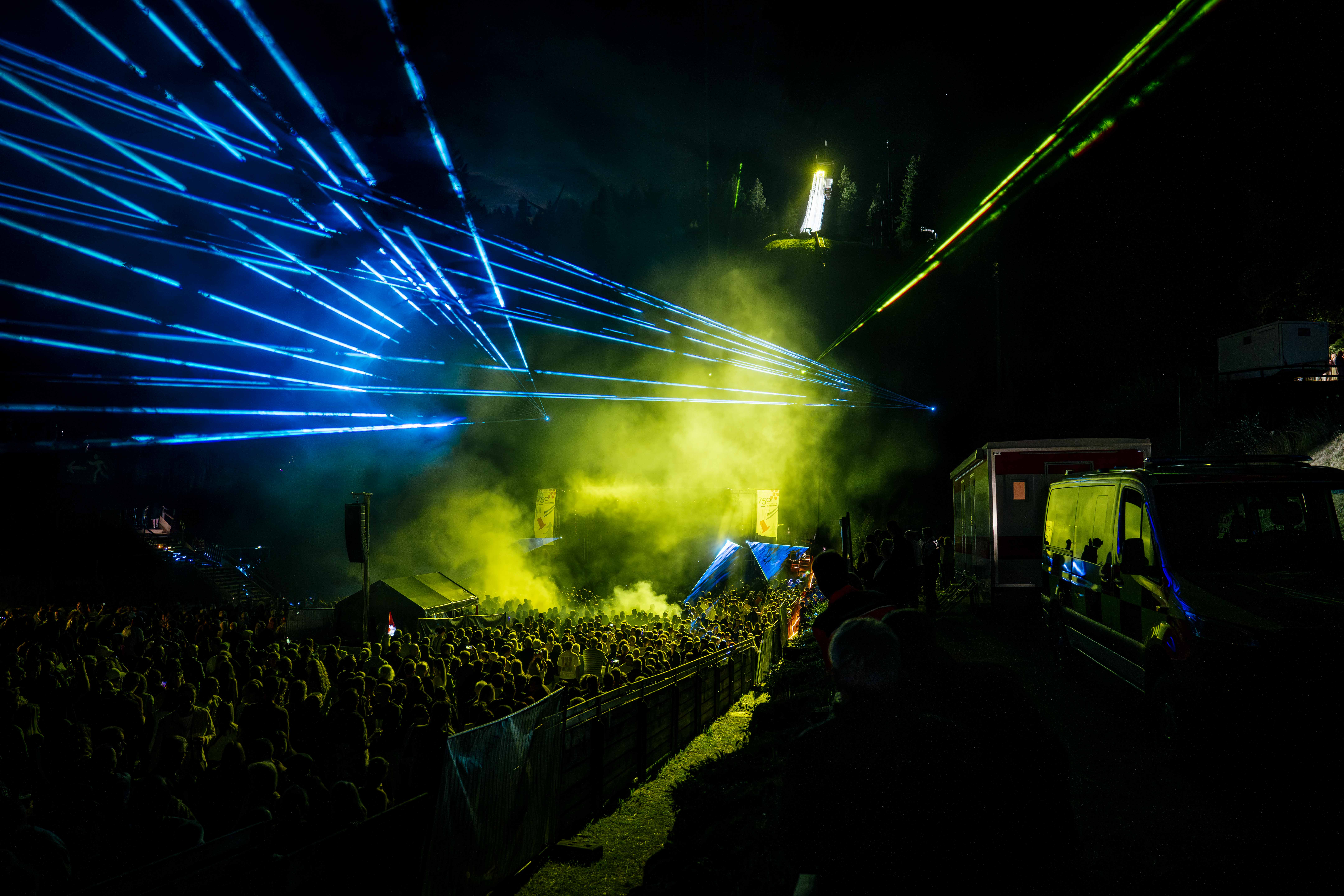 DSC02812-min Lasershow